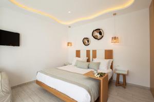 Postel nebo postele na pokoji v ubytování Damianos Mykonos Hotel