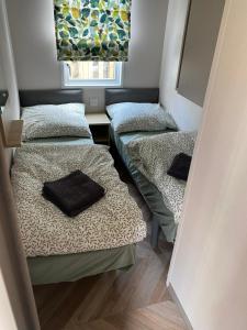 Postel nebo postele na pokoji v ubytování 4 persoons chalet HZ 21