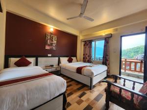 Ένα ή περισσότερα κρεβάτια σε δωμάτιο στο Hotel Kajiinn