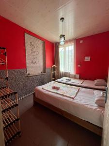 Postel nebo postele na pokoji v ubytování Guest House Barbi