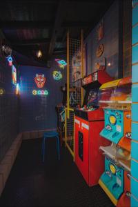 Herní místnost v ubytování Unique City Pop Retreat 5 star Location, Game Room