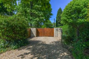 Aed väljaspool majutusasutust Eco 2-Bed Bungalow with Biodiverse Garden & Solar