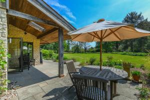 Aed väljaspool majutusasutust Eco 2-Bed Bungalow with Biodiverse Garden & Solar