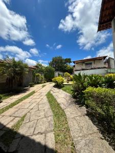 a cobblestone road in front of a house at Suíte Aconchego 4 in Miguel Pereira