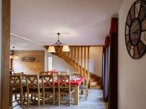 a dining room with a table and chairs and a clock at Duplex 5 pièces, 10 pers, animaux acceptés, vallée de Valloire - FR-1-263-210 in Valloire +10 photos