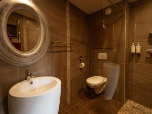 Ένα μπάνιο στο Appartement 4 pièces, 8 personnes, 4*, exposé sud, centre de Valloire, proche télécabine et commerces - FR-1-263-214