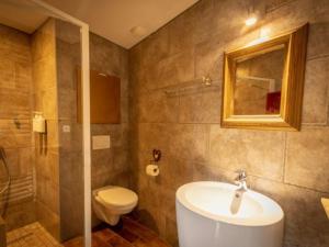 Ένα μπάνιο στο Appartement 4 pièces - 9 pers - Terrasse - Centre de Valloire - Proche remontées mécaniques et loisirs - FR-1-263-215 +12 φωτογραφίες