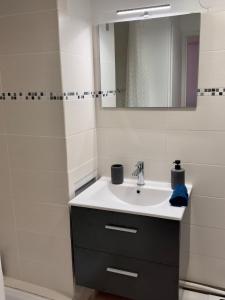 Et badeværelse på Annecy cozy studio with terrace