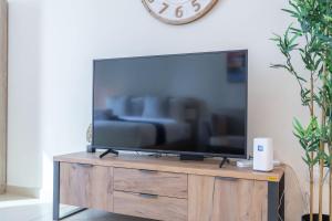 TV/Unterhaltungsangebot in der Unterkunft Prime Studio in Jumeirah Bay X1 in JLT - Sleeps 2