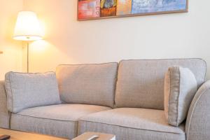 Ein Sitzbereich in der Unterkunft Prime Studio in Jumeirah Bay X1 in JLT - Sleeps 2