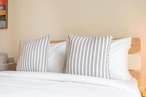 Ein Bett oder Betten in einem Zimmer der Unterkunft Prime Studio in Jumeirah Bay X1 in JLT - Sleeps 2