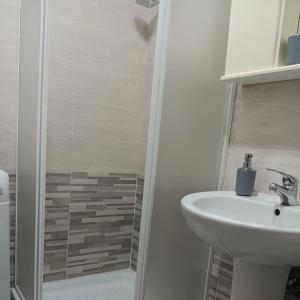 a bathroom with a sink and a shower at La Casa del Mugnaio in Rotonda