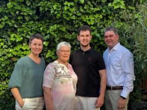 埃伦茨-波尔特斯多夫豪斯曼旅馆的四人一组,摆出一张照片