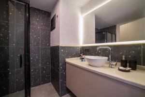 Koupelna v ubytování RudBlu Suites