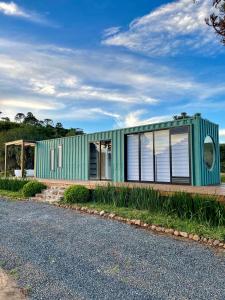 Budova, kde se chata nachází