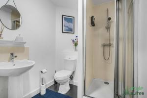 a bathroom with a toilet and a sink and a shower at Flat in Old Trafford Manchester in Manchester +18 photos