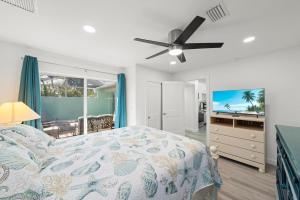 a bedroom with a bed and a ceiling fan at Tipsy Turtle in Sanibel