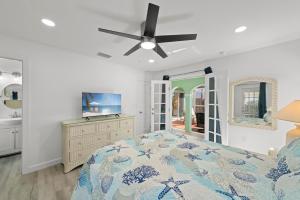 a bedroom with a bed and a ceiling fan at Tipsy Turtle in Sanibel