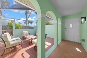 a room with a porch with a table and chairs at Tipsy Turtle in Sanibel