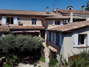 a group of houses with tile roofs at La Maison Des Autres, piscine chauffée, chambres d'hôtes, proche d'Uzès, Nîmes, Pont du Gard, Alès in Saint-Géniès-de-Malgoirès