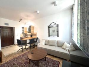 a living room with a couch and a table at Zamojska Residence Silver Leaf Apartment in Lublin