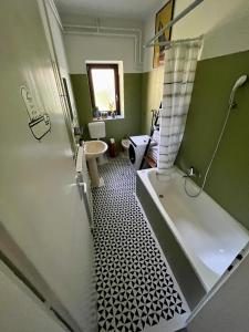 Koupelna v ubytování The Green Door Apartment