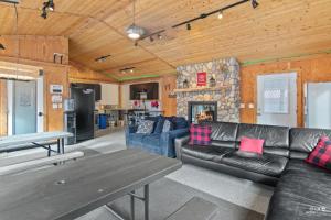 Η κουζίνα ή μικρή κουζίνα στο Silver Cabin – Dry Cabin with Bunks Fish On!