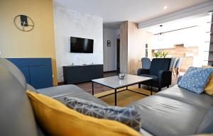 Μια τηλεόραση ή/και κέντρο ψυχαγωγίας στο ONE Luxury Grand Suite Eger