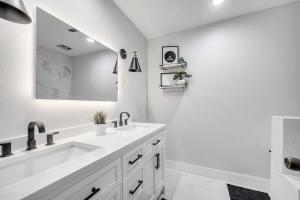 Fotografie z fotogalerie ubytování Unique Stays at Cozy Lake House near Universal v Orlandu