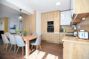Η κουζίνα ή μικρή κουζίνα στο ONE Luxury Grand Suite Eger