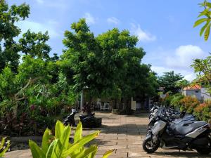 a row of motorcycles parked in a parking lot at Surya Pandawa Homestay in Uluwatu
