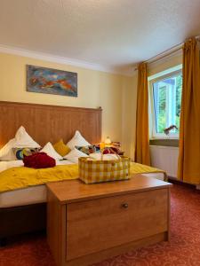 a bedroom with a bed with yellow sheets and a window at Vitalhotel Sonneck in Bad Wörishofen