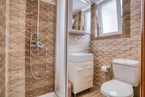 a bathroom with a toilet and a shower at Pothitis sun studios in Megás Limniónas