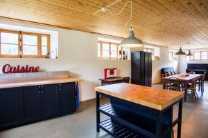 Kuchyň nebo kuchyňský kout v ubytování Apartment, Gîte chez MarEdo