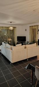 TV a/nebo společenská místnost v ubytování Maison de vacances en Périgord