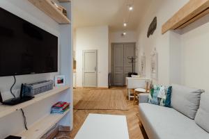 a living room with a couch and a flat screen tv at Apartmán CityPulse in Banská Štiavnica