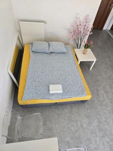 a bedroom with a large bed with a yellow bed frame at Apartament C10 z ogródkiem in Lublin