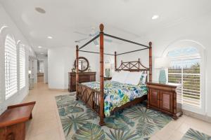 Katil atau katil-katil dalam bilik di Castle By The Sea +84 gambar