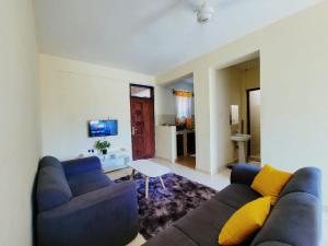 TV a/nebo společenská místnost v ubytování Diani 1 Bedroom Bright and Breezy