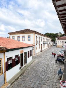 a cobblestone street in a town with buildings at Solar Lages - Diamantina - MG in Diamantina
