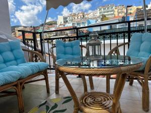 Balkón nebo terasa v ubytování Aegean Blu Port House Pythagoreio
