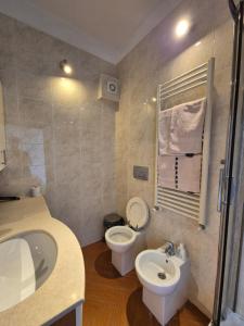 a bathroom with a toilet and a sink at Appartamento La Casetta in Varazze