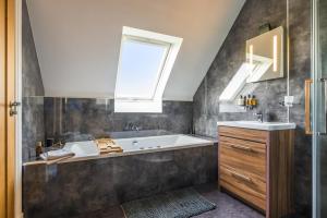 Koupelna v ubytování Tarskavaig B&B + 37 fotografií