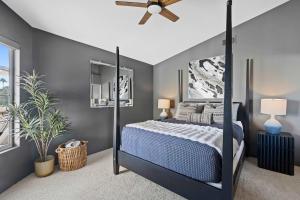 Postel nebo postele na pokoji v ubytování 3BD in Desert Falls with Course view and Pool access
