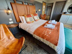 The Hebridean - Rooms & Apartments客房内的一张或多张床位