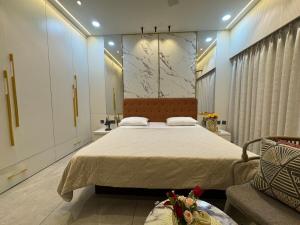 Afbeelding uit fotogalerij van Luxury 4BHK w Deck NRI Friendly Stay Vadodara in Vadodara