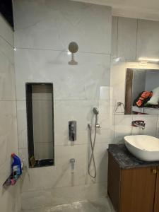 Afbeelding uit fotogalerij van Luxury 4BHK w Deck NRI Friendly Stay Vadodara in Vadodara