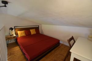 A bed or beds in a room at Duca House