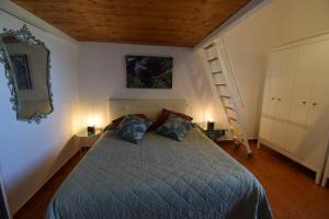 A bed or beds in a room at Duca House