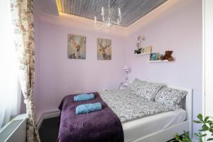 a bedroom with a bed with blue pillows on it at The Belfort Townhomes - Lux Salon in Belgrade